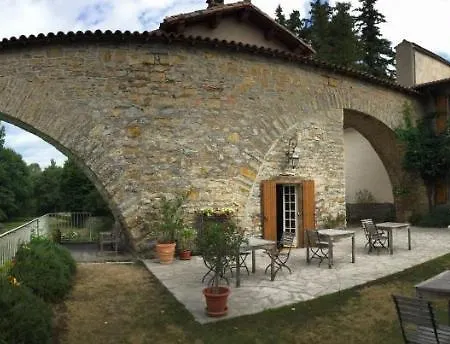 住宿加早餐酒店 Les Tilleuls Saint-Georges-de-Luzençon