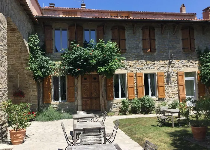 住宿加早餐酒店 Les Tilleuls Saint-Georges-de-Luzençon